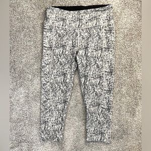 Victoria Sport - 🩶 Gray Crop Leggings